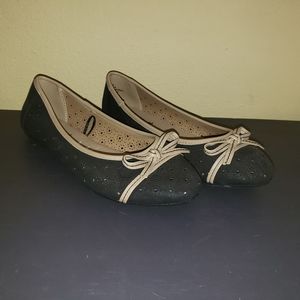 Self Esteem shoes 7W Black Tan Bows NEW!